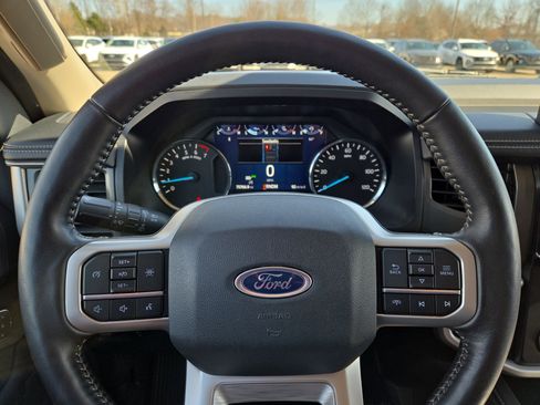 Used 2024 Ford Expedition Max XLT image 12