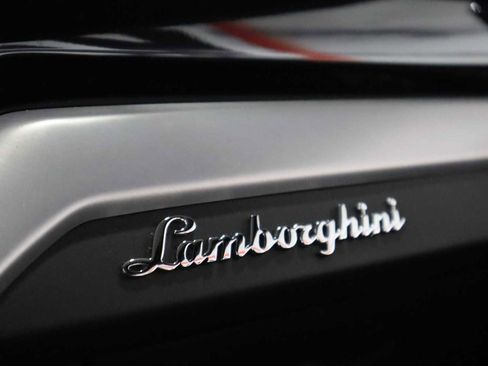 Used 2019 Lamborghini Urus image 24