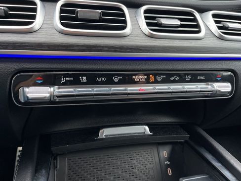 Used 2024 Mercedes-Benz GLS 450 4MATIC image 13