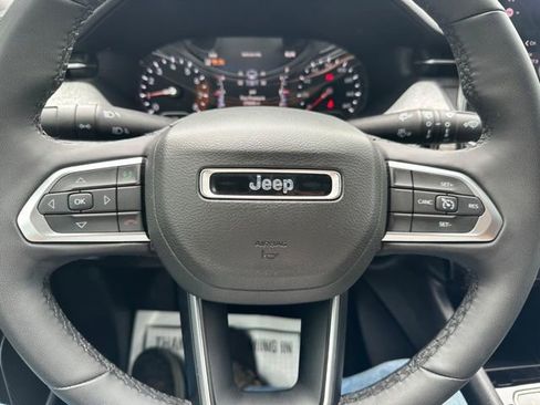 Used 2024 Jeep Compass Latitude w/ Sun and Sound Group AWD/4WD image 19