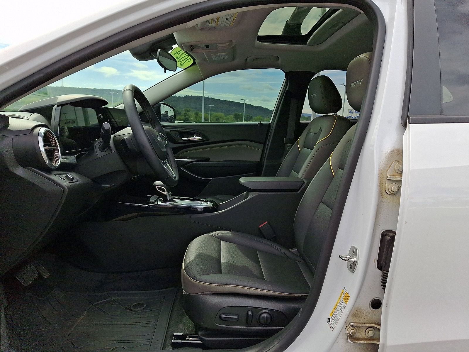 Used 2024 Chevrolet Trax ACTIV w/ Sunroof Package FWD image 14