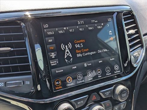 Used 2020 Jeep Grand Cherokee Altitude AWD/4WD image 13