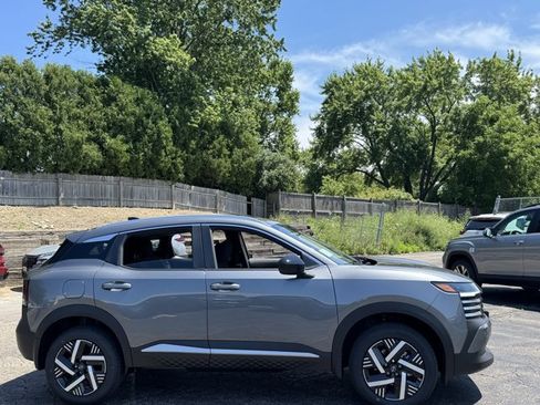 New 2026 Nissan Kicks SV FWD image 4