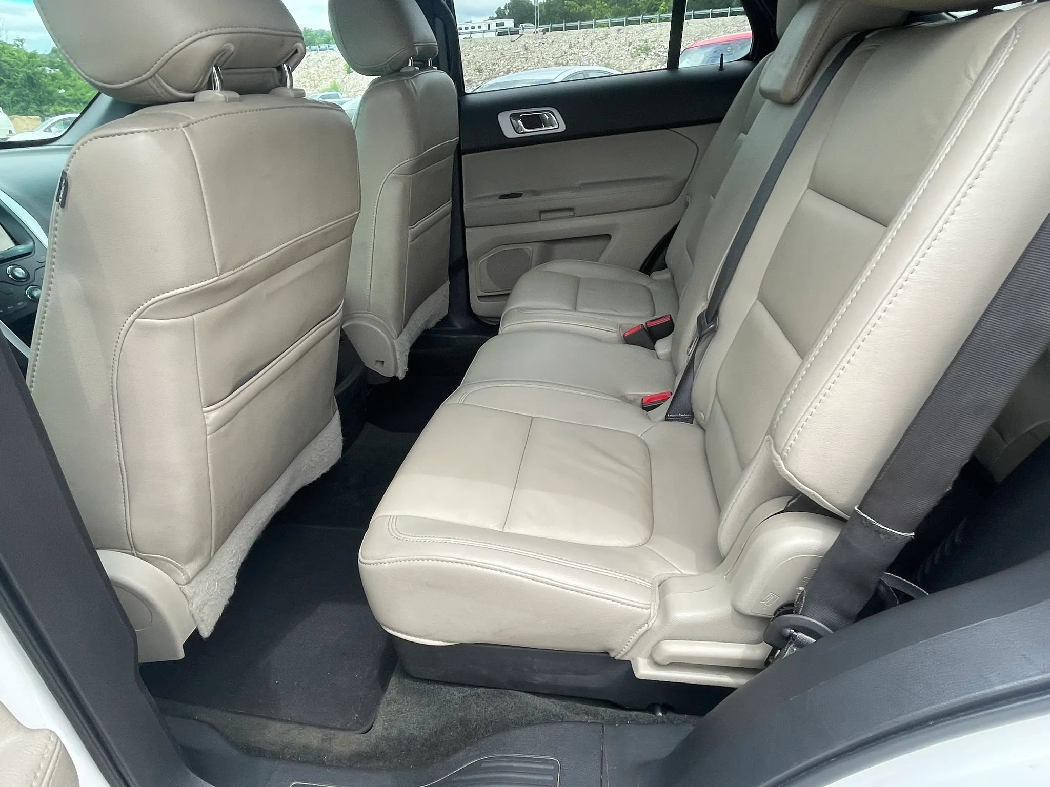 Used 2014 Ford Explorer XLT w/ Equipment Group 202A AWD/4WD image 26