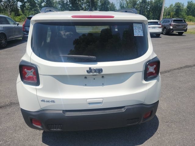 Used 2023 Jeep Renegade Latitude w/ Premium Group AWD/4WD image 4