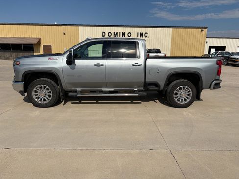 Used 2024 Chevrolet Silverado 2500 LTZ w/ LTZ Plus Package image 3