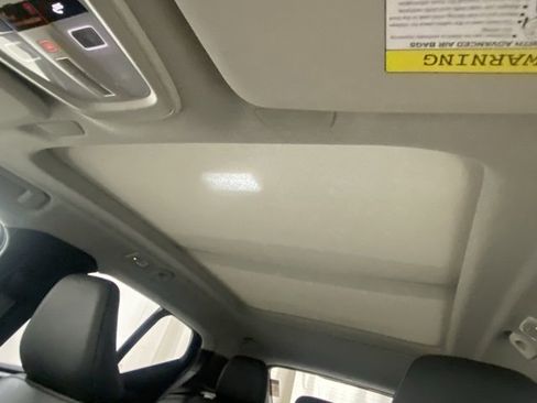 Used 2025 Volvo XC40 B5 Core image 29