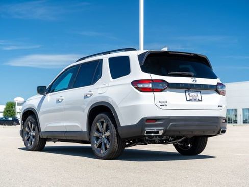 New 2025 Honda Pilot Sport image 5