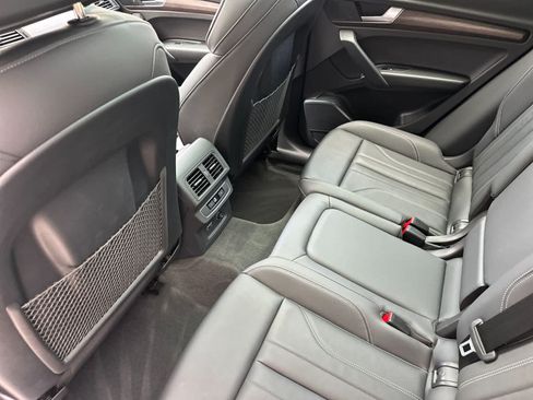 Used 2023 Audi Q5 e Premium w/ Convenience Package AWD/4WD image 4