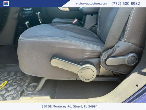 Used 2013 Jeep Wrangler Unlimited Rubicon w/ Connectivity Group AWD/4WD image 11