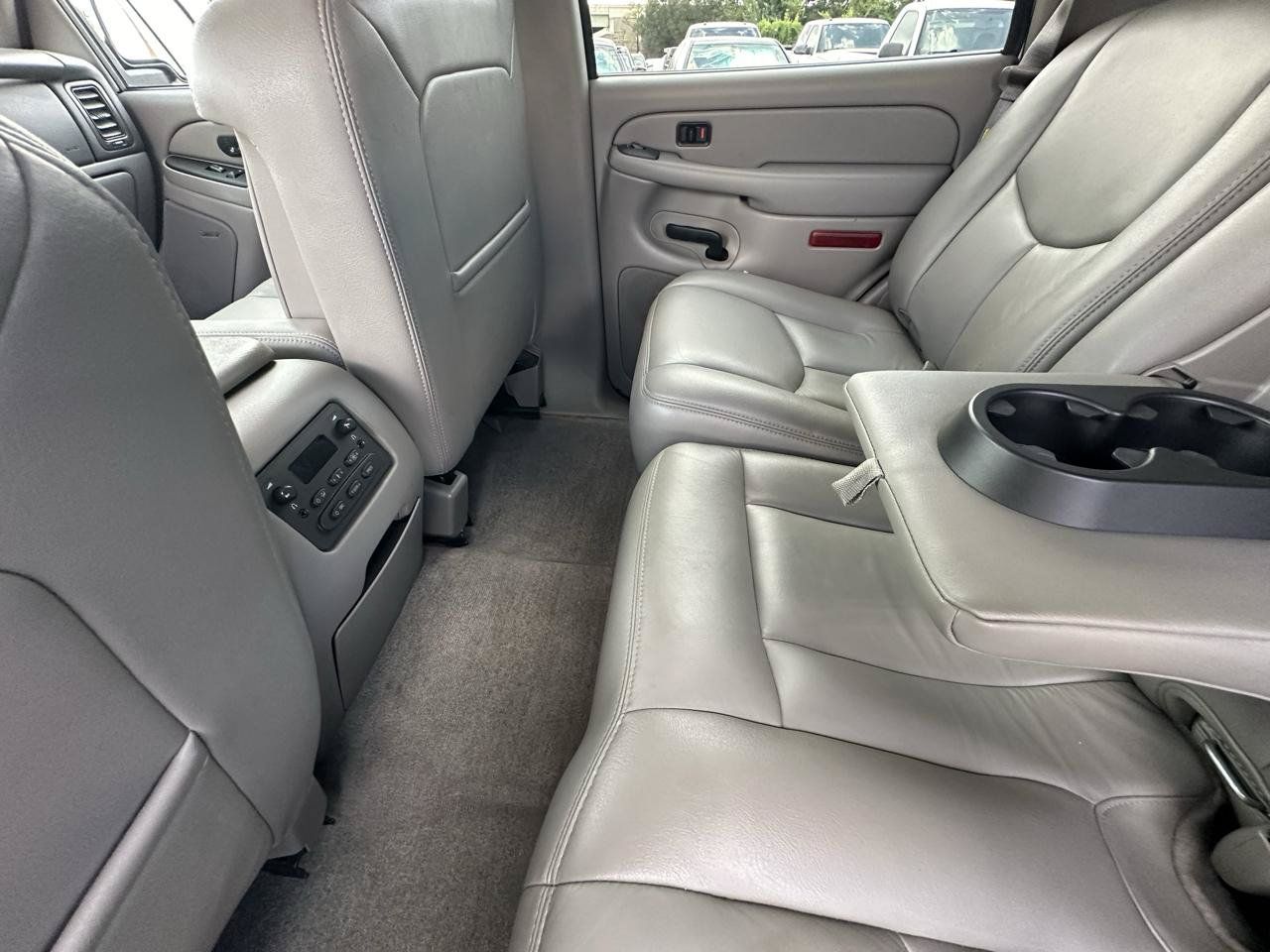 Used 2004 Chevrolet Tahoe LT w/ LT Preferred Equipment Group AWD/4WD image 46