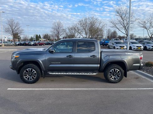 Used 2020 Toyota Tacoma TRD Sport image 4