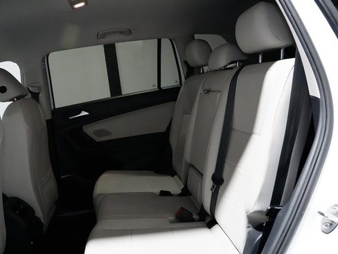 Used 2021 Volkswagen Tiguan SE image 20