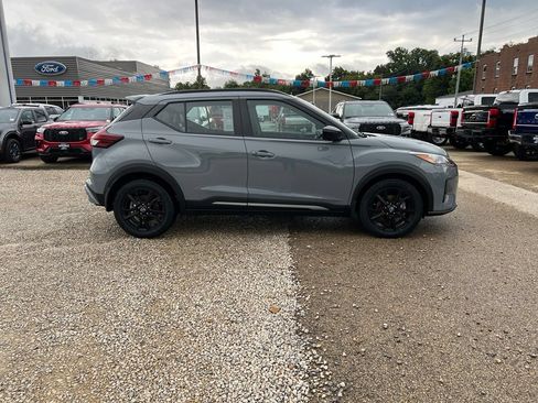 Used 2024 Nissan Kicks SR w/ SR Premium Package FWD image 9