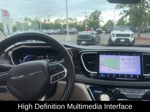 Used 2022 Chrysler Pacifica Limited w/ Uconnect Theater Family Group FWD image 19