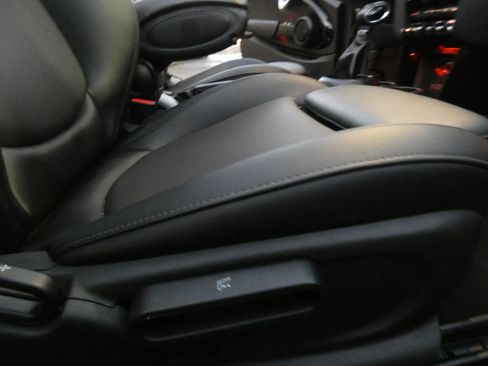 Used 2018 MINI Cooper S image 9