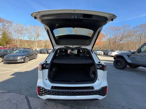 Certified 2025 Volkswagen Tiguan SEL R-Line image 17