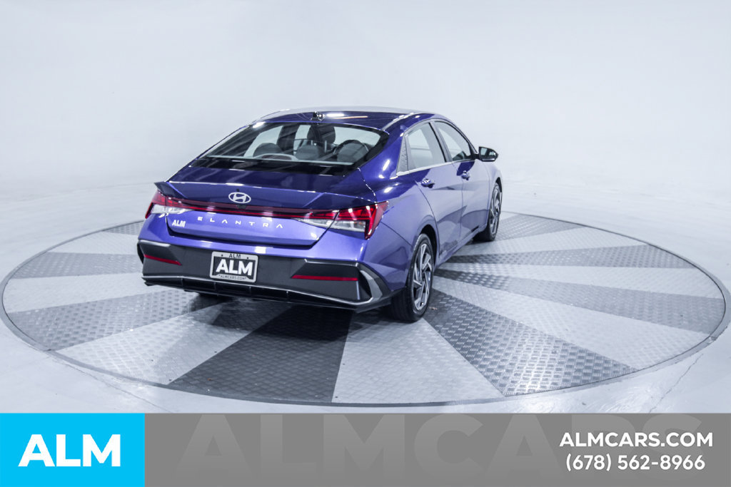 Used 2025 Hyundai Elantra SEL FWD image 9