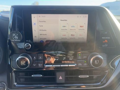 Used 2023 Toyota Highlander LE image 14