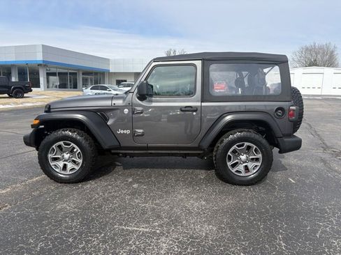 Used 2019 Jeep Wrangler Sport image 12