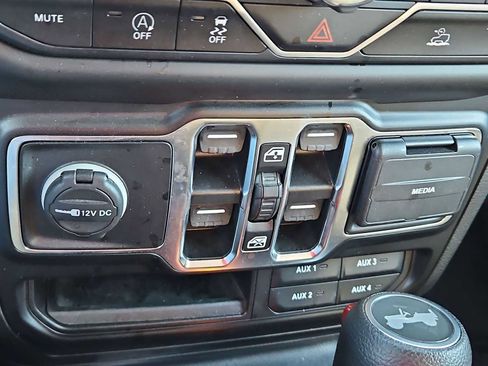 Used 2021 Jeep Wrangler Unlimited Sport image 30