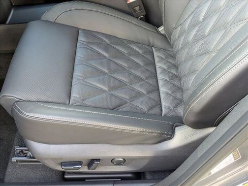 New 2026 Nissan Rogue Platinum image 4