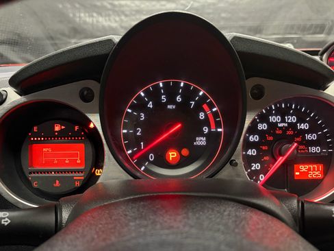Used 2015 Nissan 370Z Coupe RWD image 12