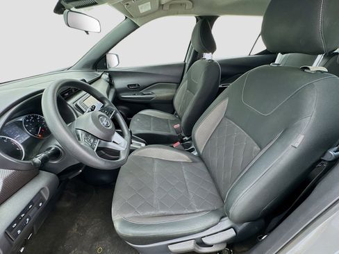 Used 2020 Nissan Kicks S image 13