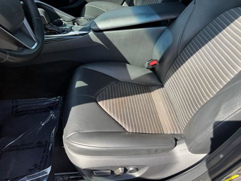 Used 2018 Toyota Camry SE image 10