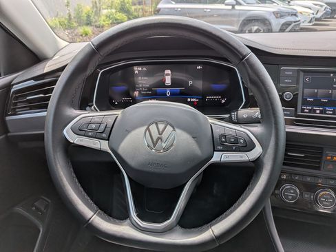 Used 2024 Volkswagen Jetta SE w/ Panoramic Sunroof Package FWD image 20