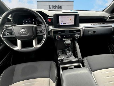 Used 2025 Toyota Tacoma TRD Off-Road image 10