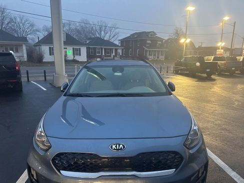 Used 2021 Kia Niro Touring image 2