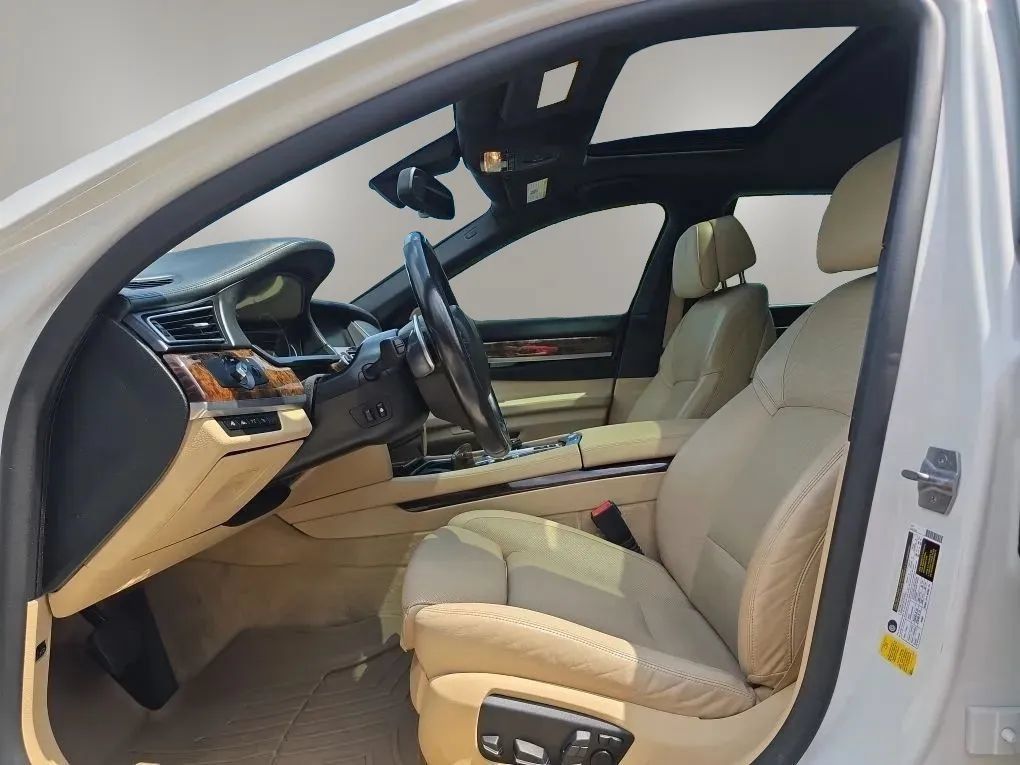 Used 2015 BMW 750Li RWD image 14