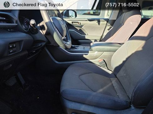 Used 2023 Toyota Highlander LE image 8