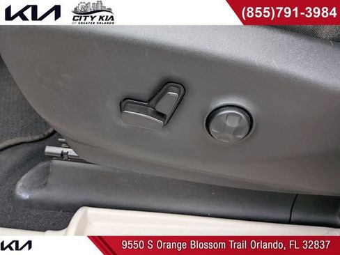 Used 2022 Chrysler Pacifica Touring-L w/ Uconnect Theater Family Group FWD image 23