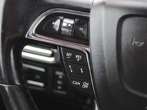 Used 2019 Lincoln Navigator Reserve w/ Cargo Package AWD/4WD image 36