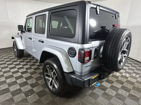 Used 2024 Jeep Wrangler Unlimited w/ Convenience Group AWD/4WD image 4