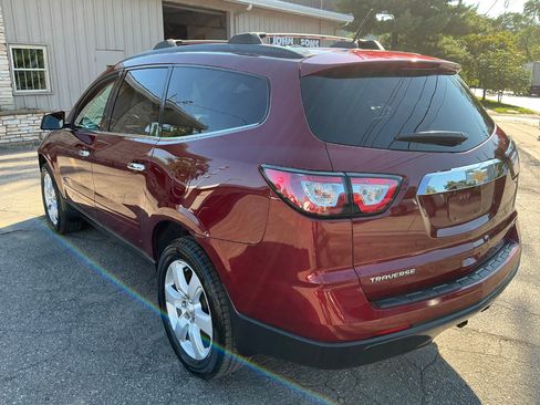 Used 2017 Chevrolet Traverse LT w/ Style and Technology Package image 5