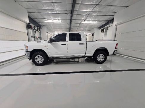 Used 2024 RAM 2500 Tradesman w/ Chrome Appearance Group AWD/4WD image 6