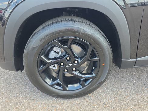New 2026 Chevrolet Trax LT w/ Midnight Edition FWD image 9