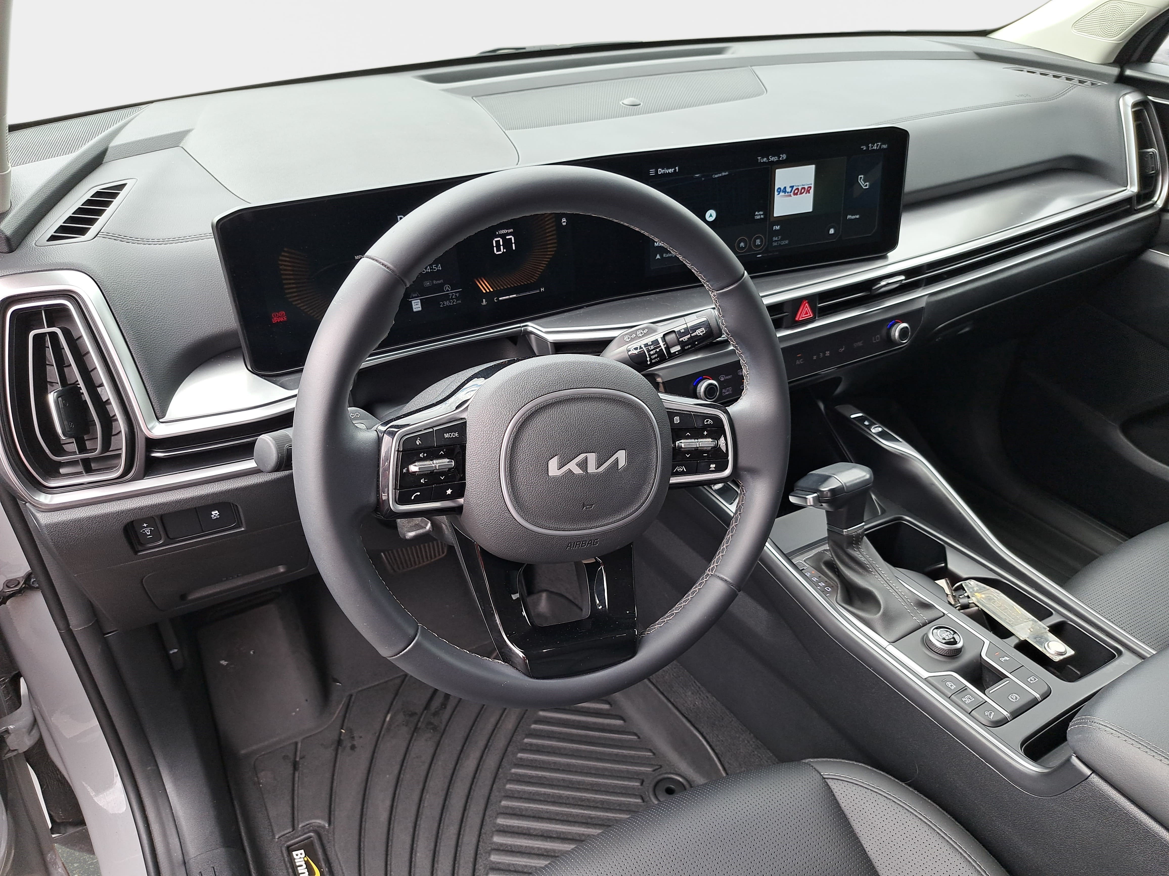 Used 2025 Kia Sorento S w/ Panoramic Sunroof Package FWD image 17