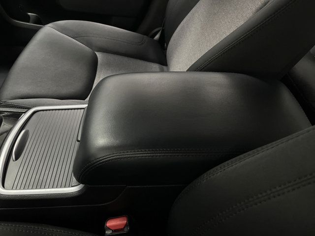 Used 2023 Chrysler 300 Touring w/ Sport Appearance Package RWD image 17