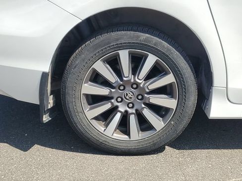 Used 2020 Toyota Sienna Limited Premium AWD/4WD image 5
