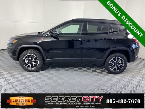 New 2026 Jeep Compass Trailhawk image 4