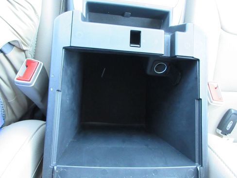 Used 2023 Ford Explorer Limited image 28