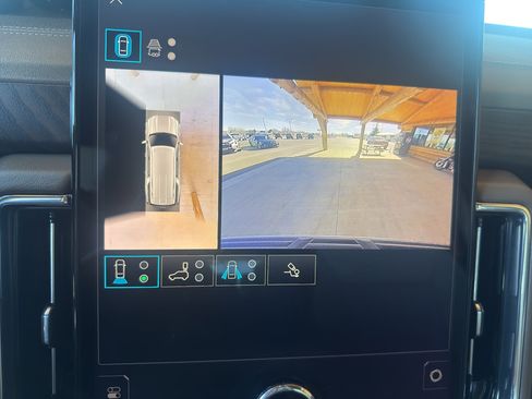 Used 2025 GMC Yukon XL Denali w/ Advanced Technology Package image 21