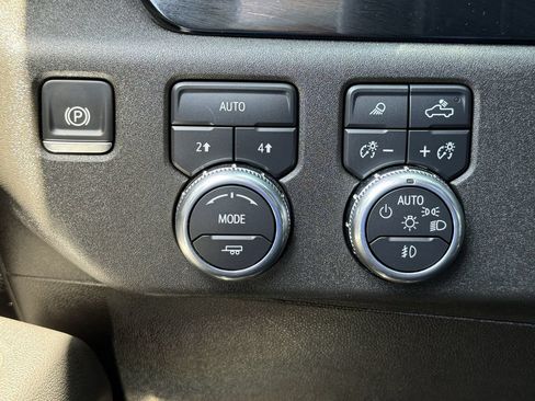 Used 2025 GMC Sierra 1500 SLT AWD/4WD image 21