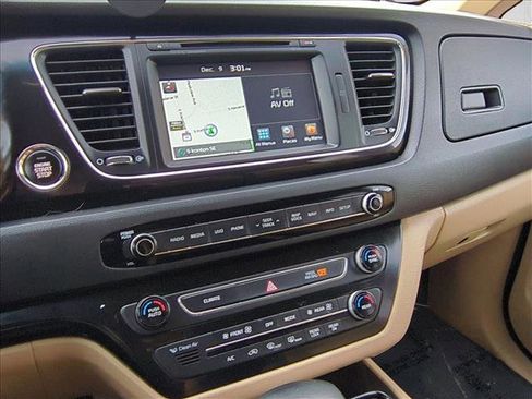Used 2018 Kia Sedona SX image 13