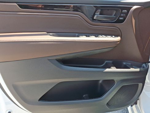 Certified 2025 Honda Odyssey Touring image 13