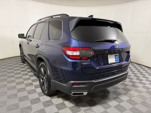 Used 2025 Honda Pilot Sport image 2
